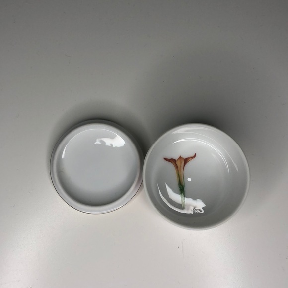 ‼️SALE‼️ NWOT Tiffany and Co. glass jewelry holder - Picture 4 of 7